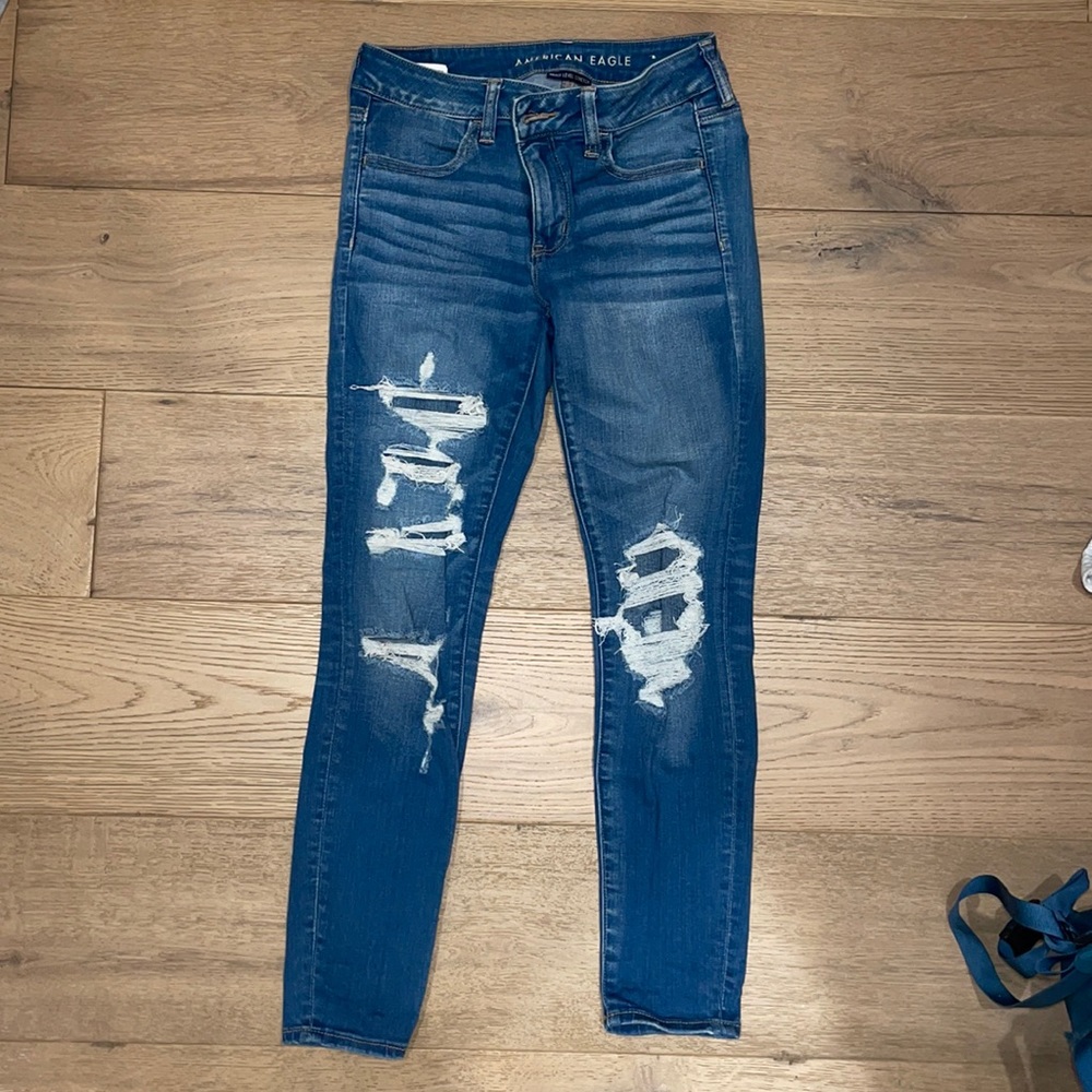 American Eagle!! Next level stretch ripped jeans!!